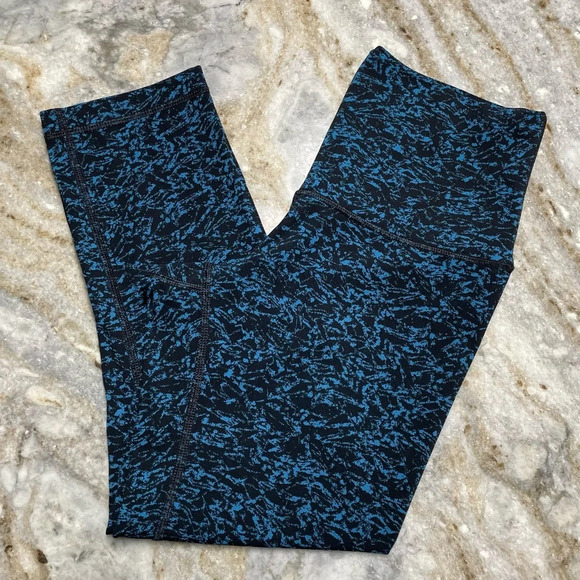 Like New Lululemon Wunder Under Crop (Hi-Rise) (21")
Iced Wave Capri Black W 8 - Picture 6 of 13